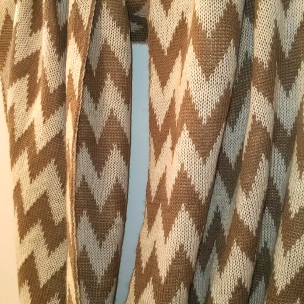 Chevron Infinity Scarf - Picture 6 of 7